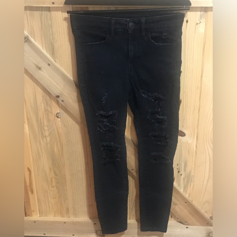 American Eagle Hi-Rise Size 2  Short Jegging Distressed Jeans